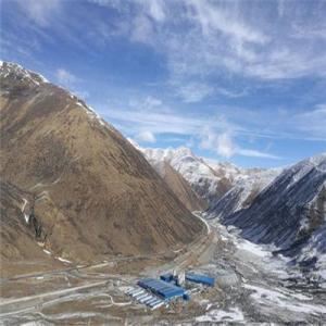 降半旗,低下头,珠泪流,不似有声似有声《打一个中国古代人物》