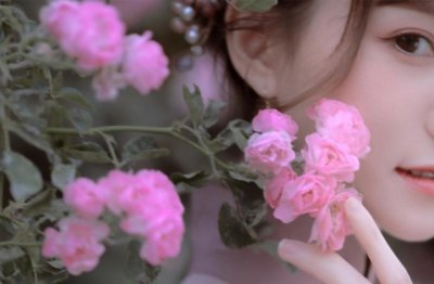 猜谜语题目:苗寨二当家,门外看梅花《打一个动物》