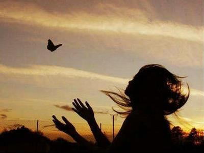 级级阶梯直顶点,此间知识待人开《打一个字》