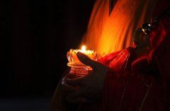 佳人肤胜雪 《双龙戏珠》