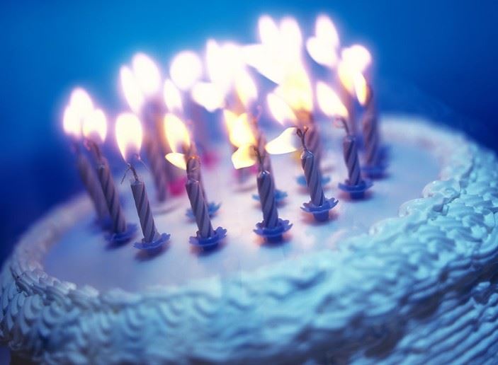 一物伸不直,好听不好吃《打一个字》