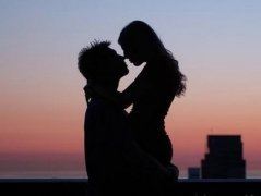 号令下来不落后　《猜少笔字》