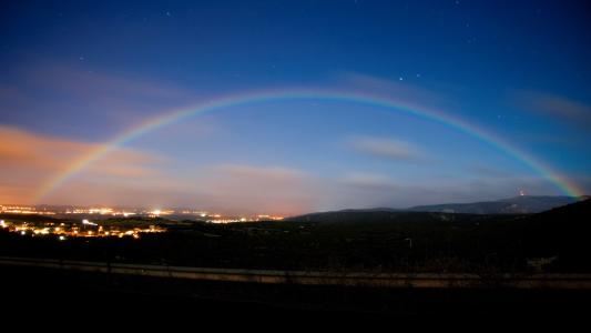 泳装当众亮相《猜一数学词语》