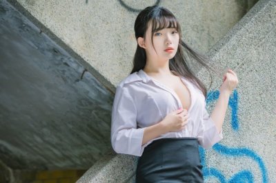 一个房子窄又窄_里面住着五个人《猜一日常用品》