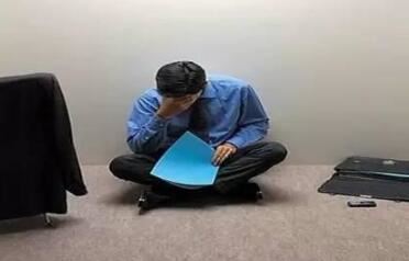 紧急出口　调尾格《猜泊人》