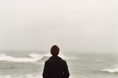 猜谜语题目:中心一点口不见《打一个字》