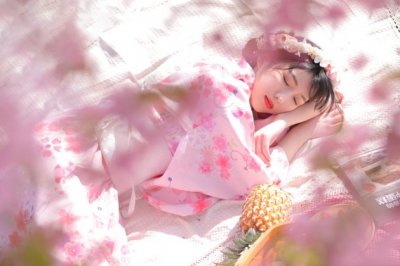 猜谜语题目:出门告别《打一个成语》