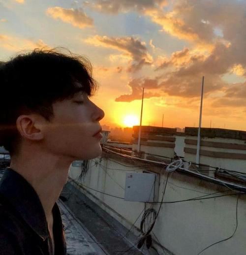 一座桥_地上架_走着上去坐着下-《猜一玩具》