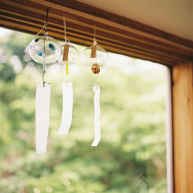 产品不凡_赢得竞争　下楼格《猜成语一》