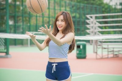 猜谜语题目:一边是水,一边是山《打一个字》