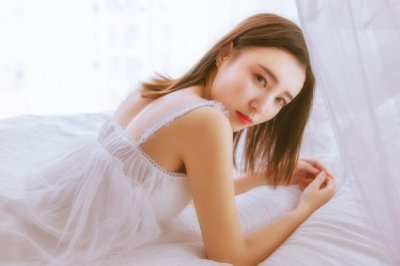 小小虫儿很勤劳,它本领真不小,会把粮食搬,还会打地道《打一个动物》