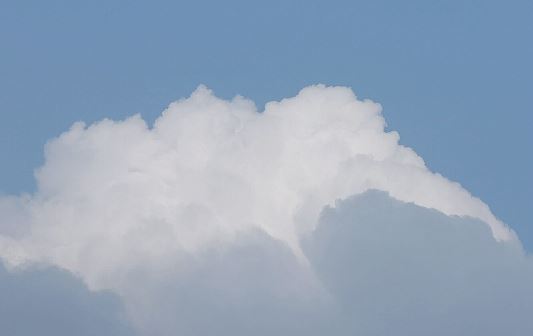 一物生得怪_天生怕日晒_不晒骨头硬_一晒泪出来-《猜一自然现象》