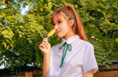 伤心伴泪生_终日面发黄 《《滕王阁序》句》