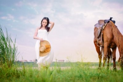 “赤兔”病死已两天　《猜一少字成语》