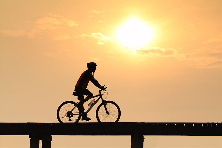 夜半庄前月挂梢 《泊号》