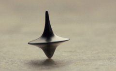 猜谜语题目:傍晚停电盼灯明《打一个礼貌用语》