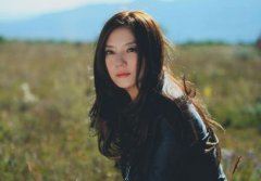 猜谜语题目:小姑娘《打一个字》