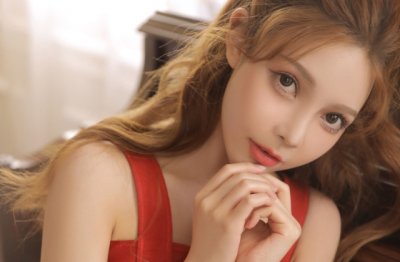 大姑娘相女婿《猜一成语》