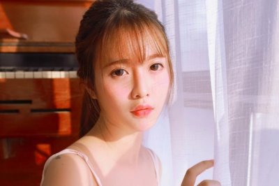 如是刚上妆 《词曲牌》