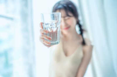 双双看上了主人 《谜人一》