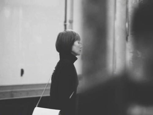 猜谜语题目:元旦落雨《打一个字》