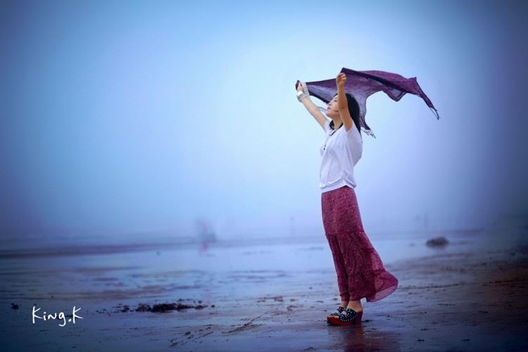 兄弟俩,俩兄弟,出出进进不分离,起床肚子饱,睡觉肚子饥《打一个常用物品》