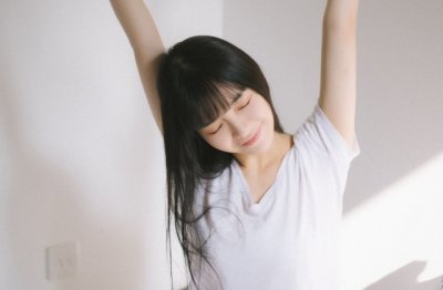 走至楼后把手招 《称谓》