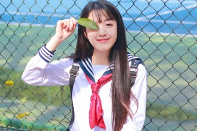 疏毛一吹头更秃 《打一成语》