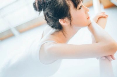 猜谜语题目:热恋中的情侣《打一首诗句》