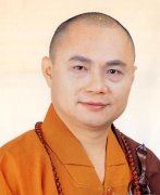 那妖道：“故此俺大王曾一口吞下十万兵” 《打一成语》