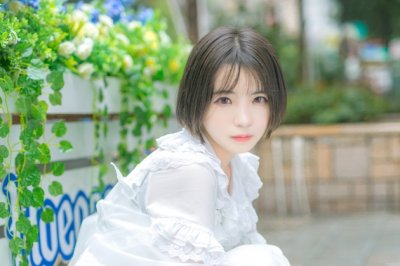 漂亮姑娘爱唱歌,七个小人也凑合《打一个卡通人物》