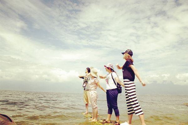 猜谜语题目:火车进站了《打一个革命家》