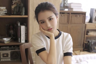 “十五的月亮升上了天空呀”　《猜影视演员》