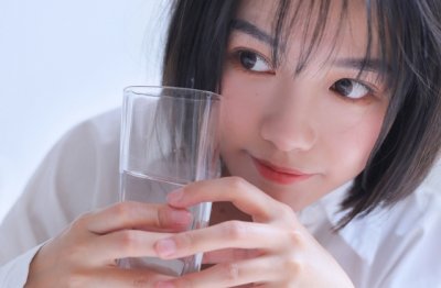 “篱外谁家不系船” 《12笔字》