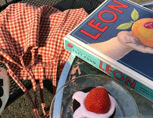 八只脚_抬面鼓_两把剪刀鼓前舞_生来横行又霸道_里常把泡沫吐《猜一动物》