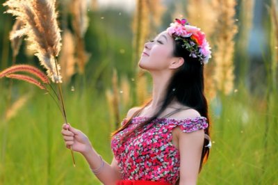 圆圆的身体皮儿薄_有红有绿颜色好_拴在线上随风舞_撒手高飞天上飘-《猜一物》