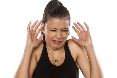 猜谜语题目:并重《打一个成语》