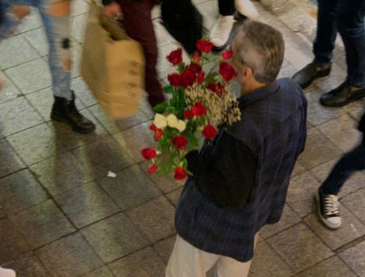 人言有三致偏颇 《打一字》