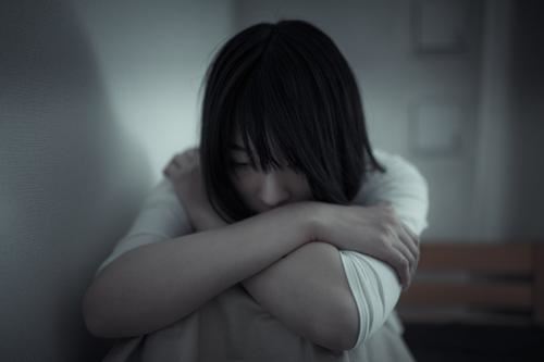 这丝丝隐约缭绕_淡淡如水的流光 《打一成语》