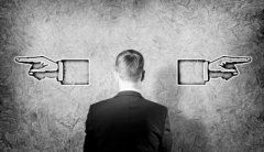 随你讥讽《猜一成语》