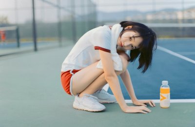 猜谜语题目:东方欲晓《打一个人名》