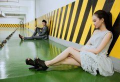 勃朗宁54遇见蛇　《猜服装品牌》