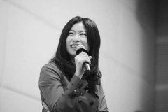 干高杈多叶如爪_一到深秋穿红袄_球状果实刺儿多_驱风祛湿有疗效-《猜一植物》