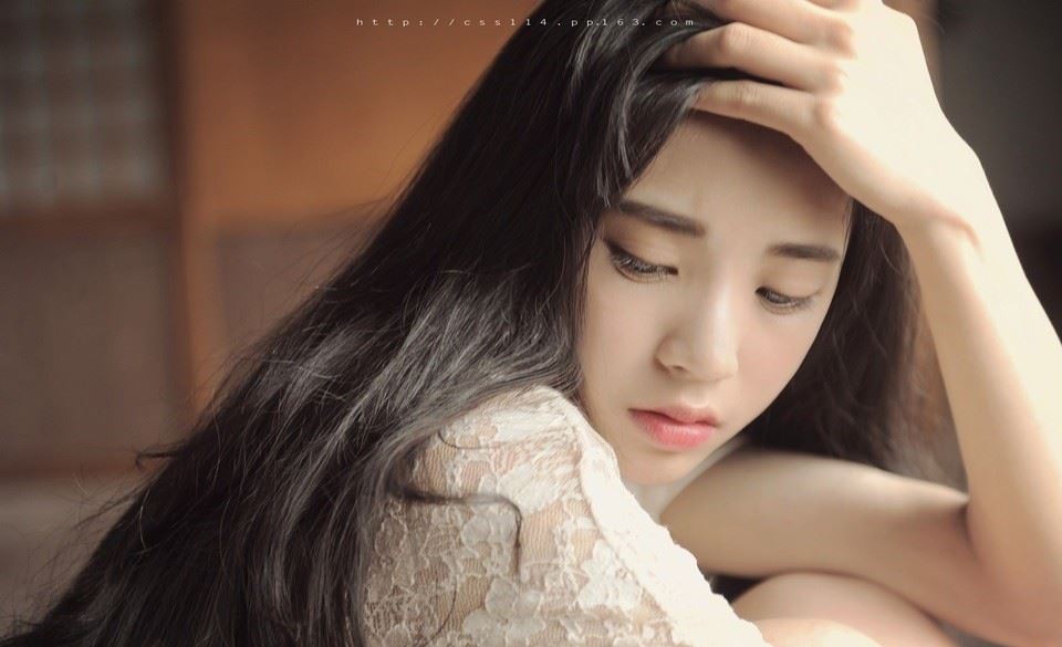 约到码头碰碰头 《打一字》