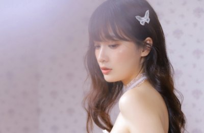 竟夸天下无双艳《猜一人名》